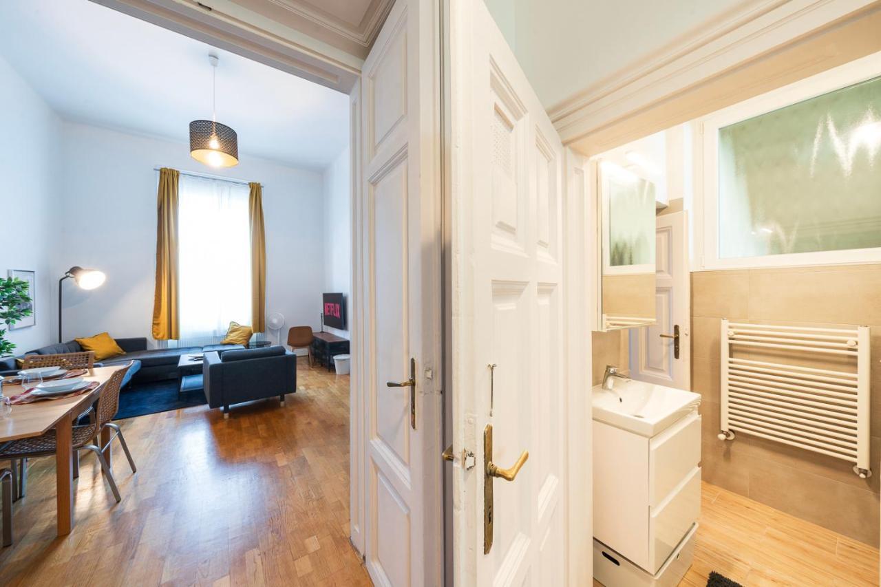 Shining Bright Two Bedroom Apt Next To Andrassy Ave Будапеща Екстериор снимка